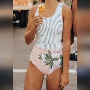 Albion Fit Dorothy Island Fever swimsuit L